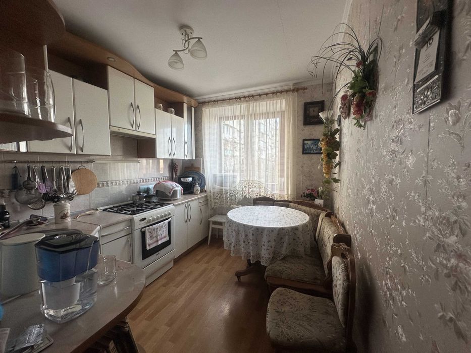 В продаже двухкомнатная квартира в центре города