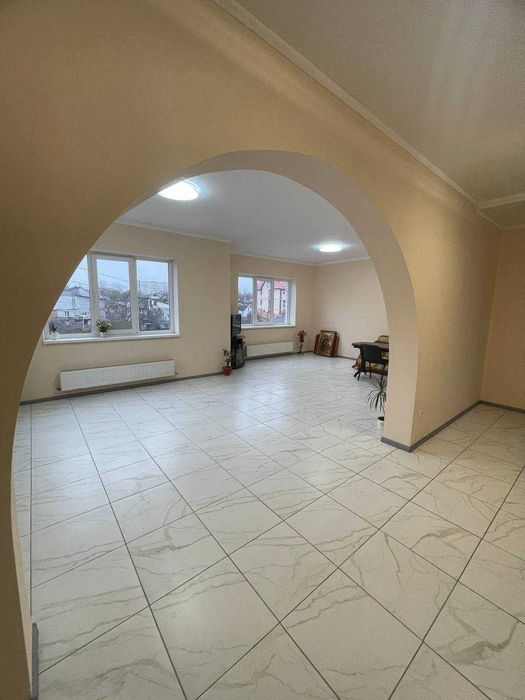 Продам новий 2-х поверховий будинок з ремонтом 8322