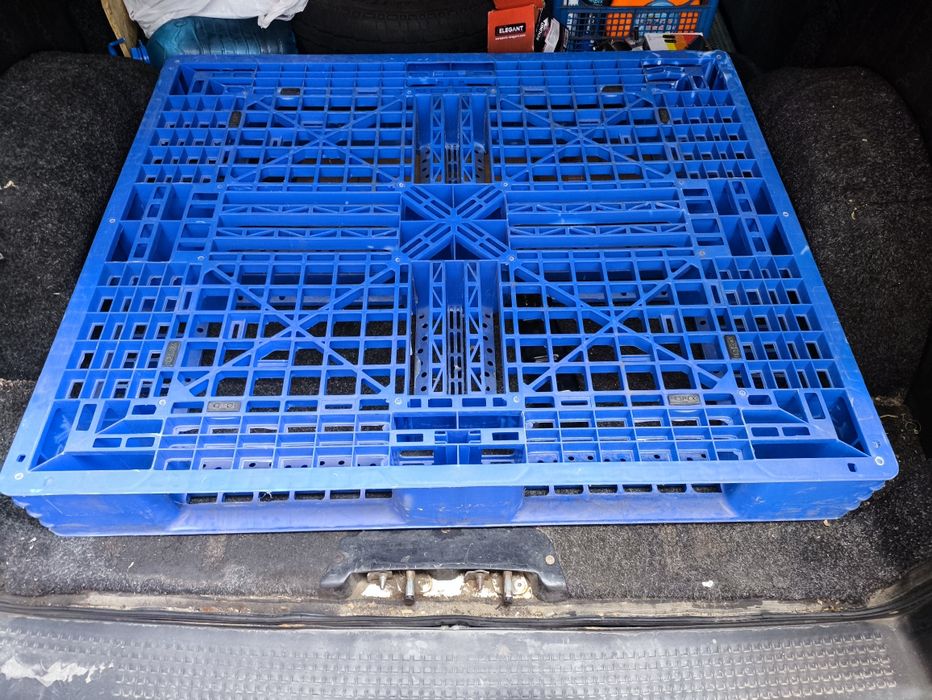 продам пластикові палети