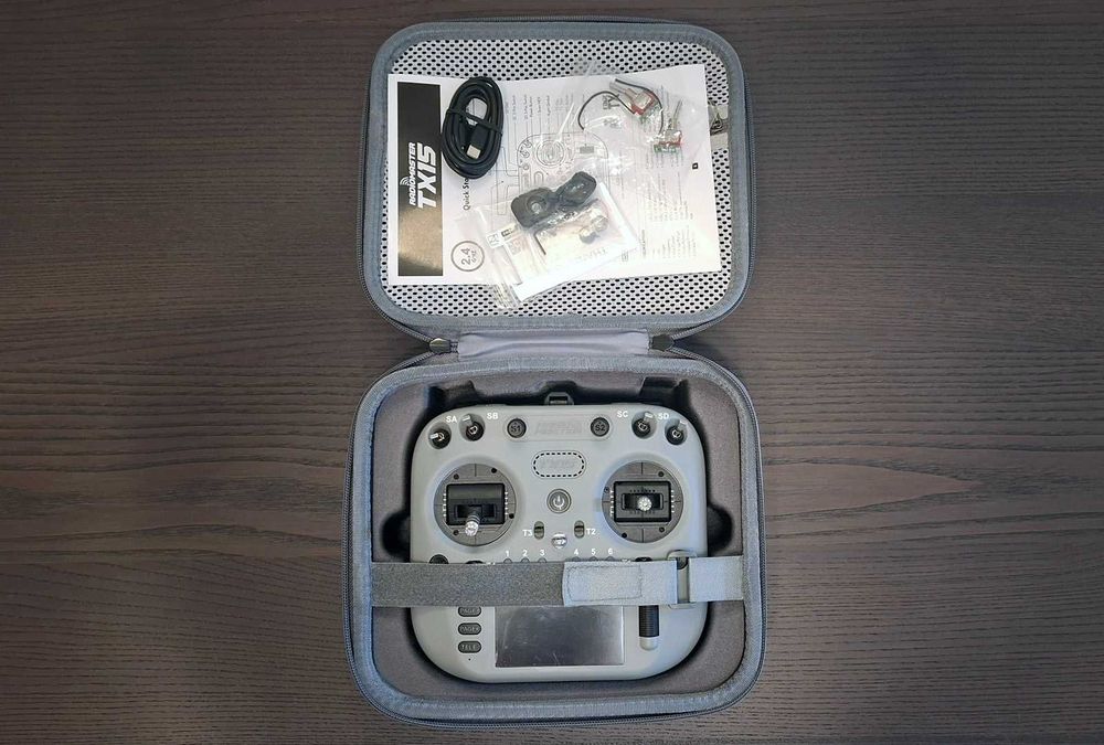RadioMaster TX15 16 Canais ELRS + 2 Baterias 3200mAh 3.7V 18650