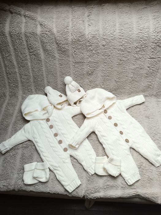 Дитячий в'язаний комбінезон  для двійнят