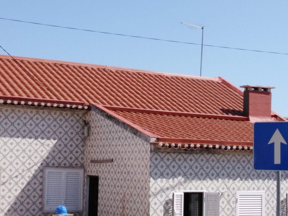 Limpeza de telhados / montagem de telhados / renovação de telhados