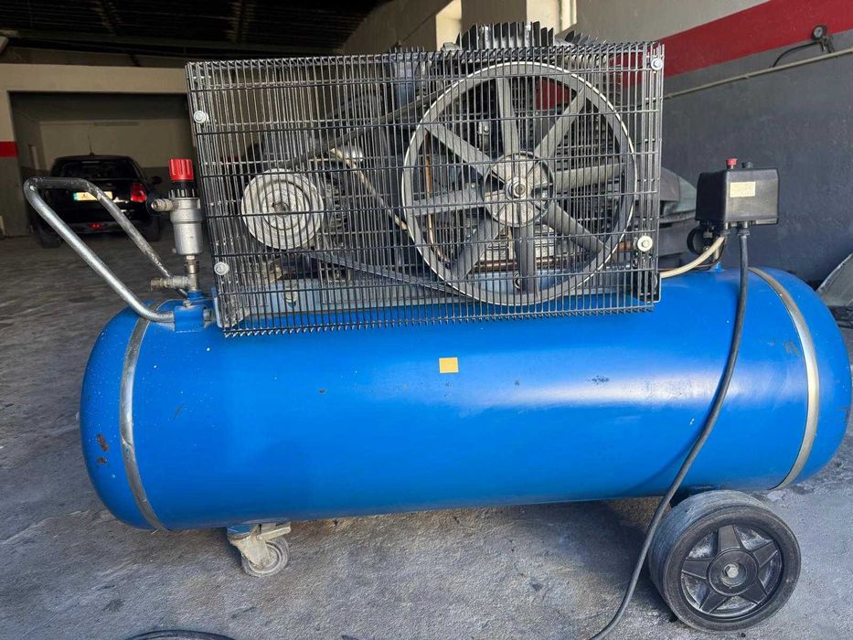 Compressor de ar COMETAR 2061 trifásico – 380V – depósito grande