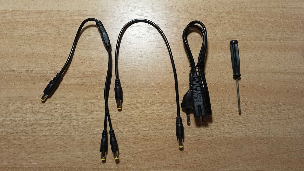 ИБП для роутера DC1018L с аккумуляторами.