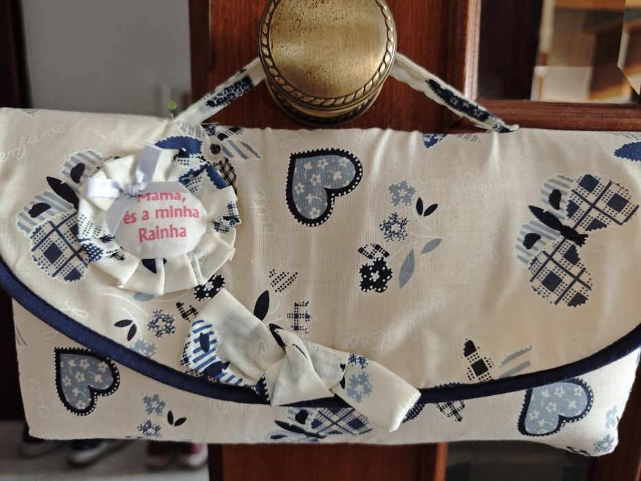Lote 2 Conjuntos Chinelos de Quarto com Bolsa / Necesser de Tecido – Especial Dia da Mãe  ou Presente