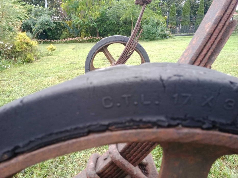 Oś i zwrotnica prawdopodobnie od przedwojennego wozu napisy made in canada logo firestone