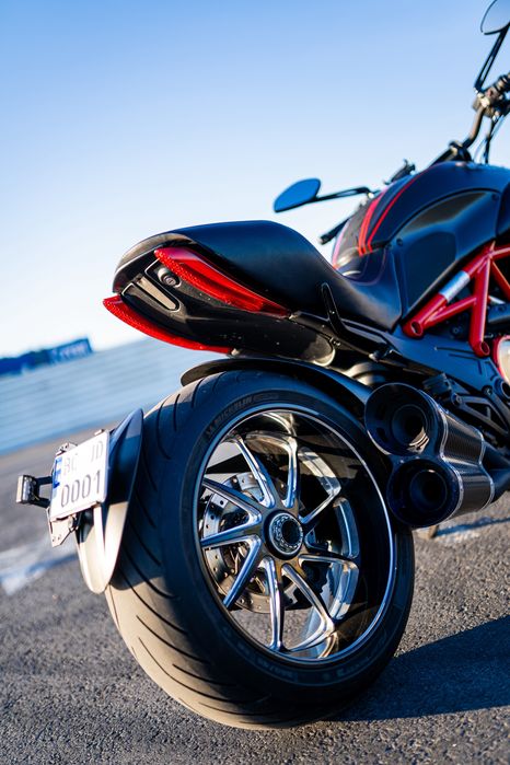 Ducati Diavel Carbon