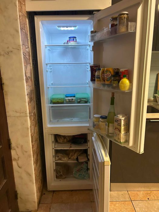 Frigorífico a funcionar na perfeição