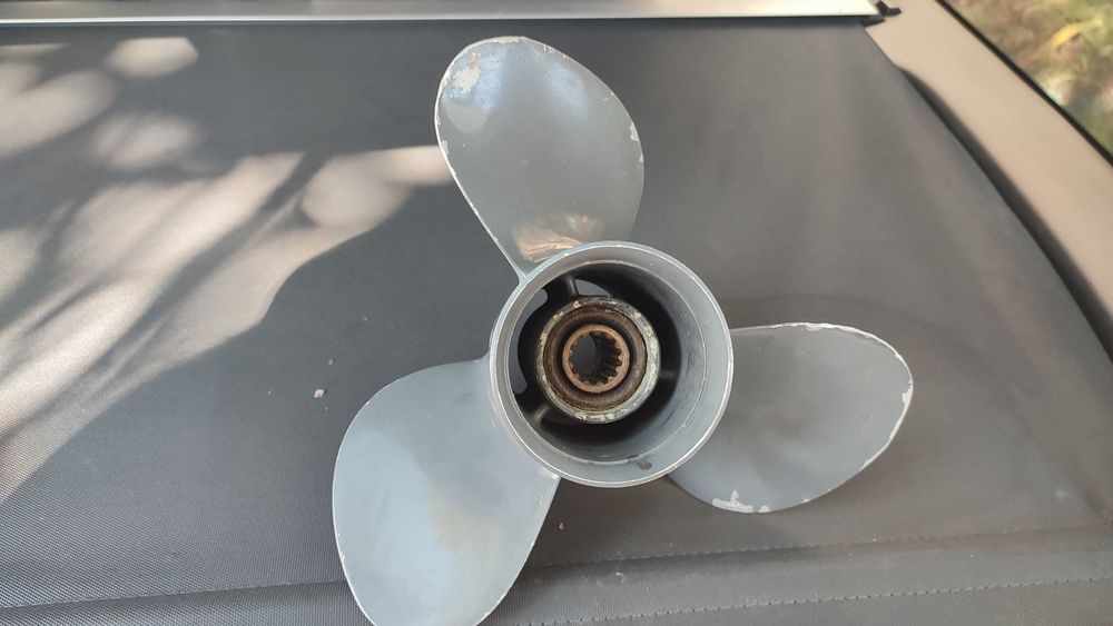 Продам гвинт нержавійка 13 1/2* 18", гвинти Ямаха 40-60