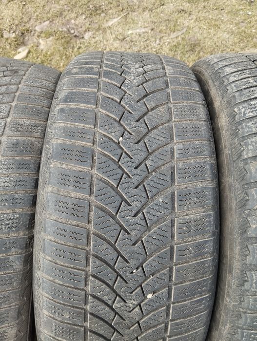 Продам зимові шини 215 55 r16