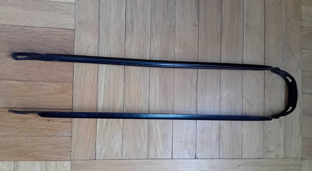 Wspornik błotnika do koła 26" , stalowy, profilowany, czarny.