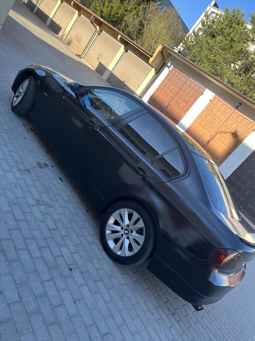 Sprzedam swoje BMW E90, rok 2005, 2.0 benzyna, automat.