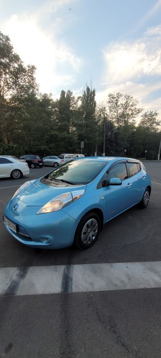 Продам автомобиль Nissan Leaf Ниссан Лиф blue голубой 10/12