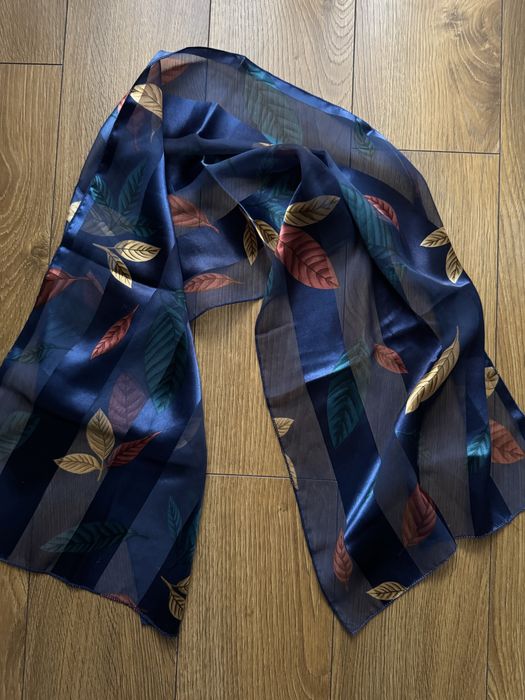 Apaszka szal z motywem listków