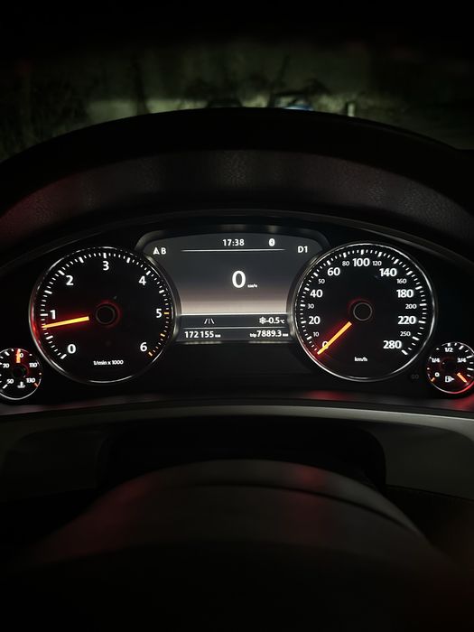 Продам  власний автомобіль WV Touareg