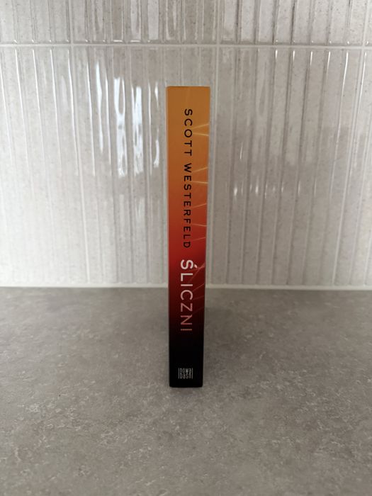 Śliczni, Scott Westerfeld