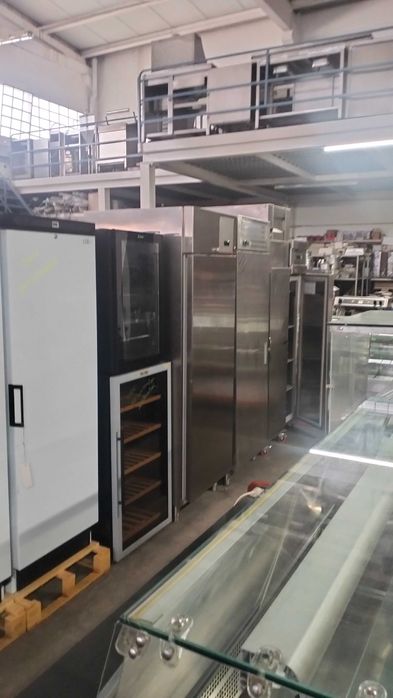 Vitrines verticais novas