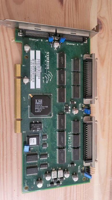 Placa SCSI com 4 ligações.