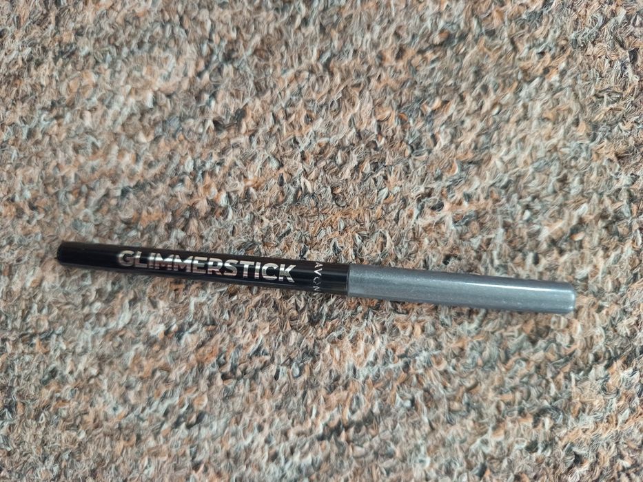 Kredka do oczu Avon czarą