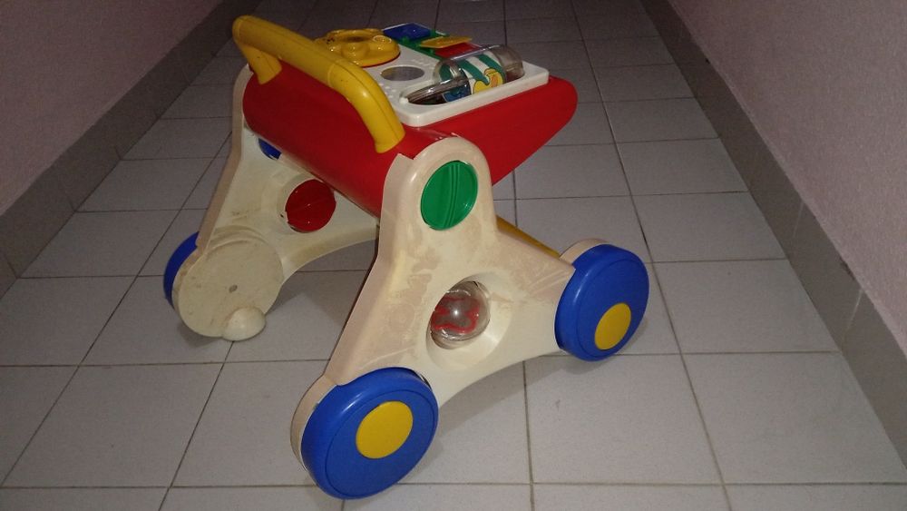 (Tomy) Brinquedo carrinho de suporte para bebé