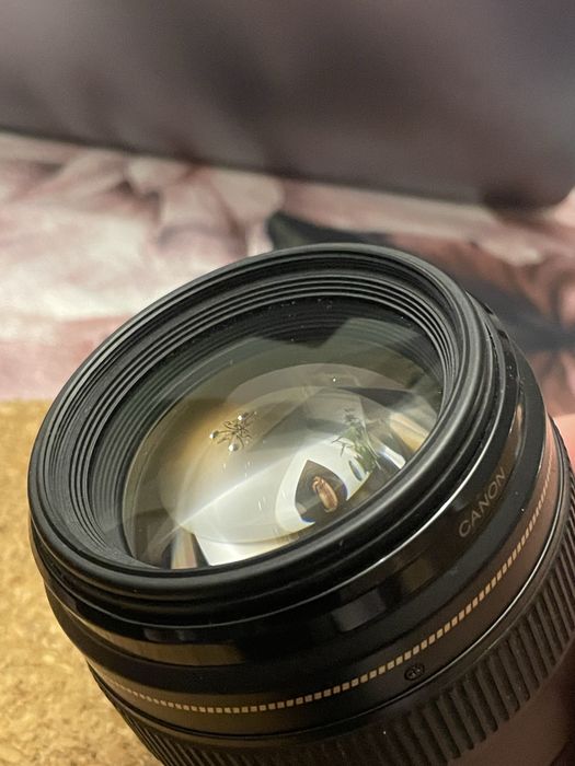 Canon EF 85mm 1.8