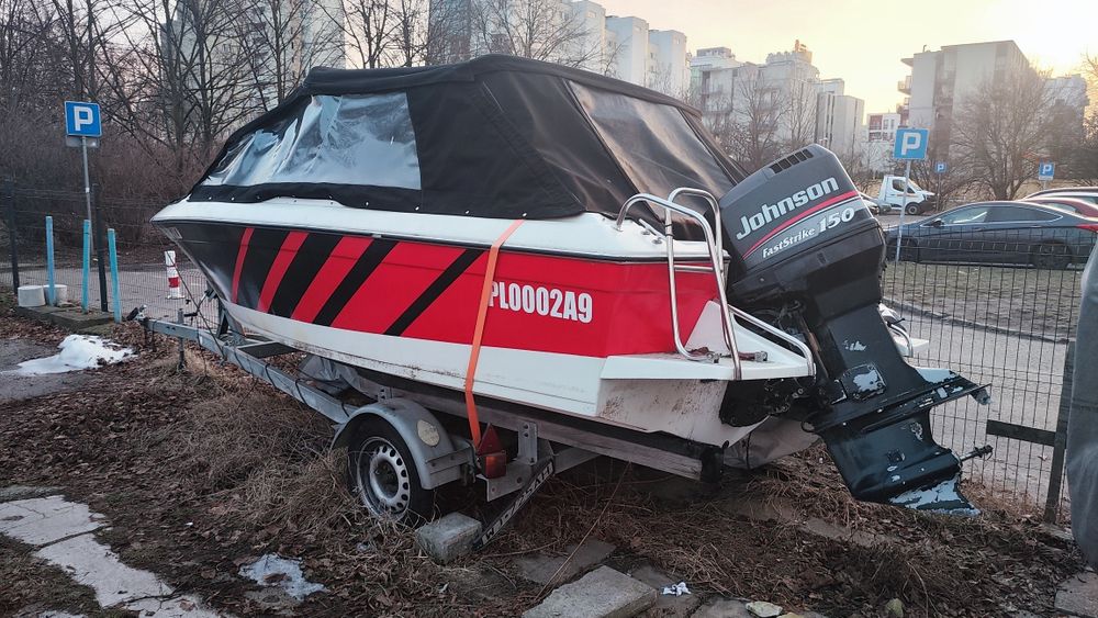 Łódź motorowa Thunderbird z silnikiem Johnson 150 KM V6  + Przyczepa