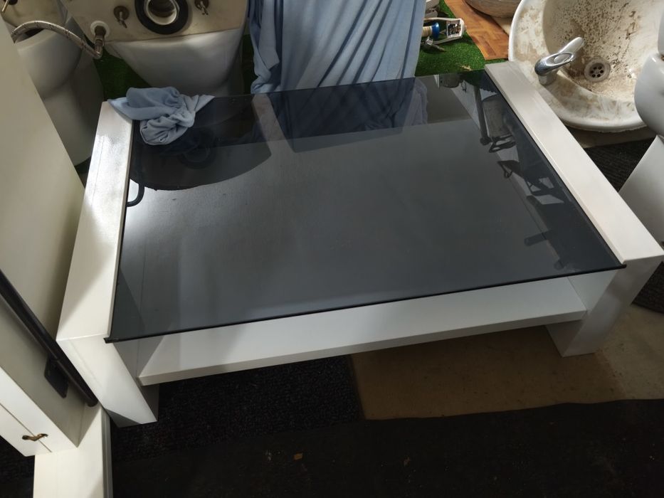 Mesa de centro com vidro
