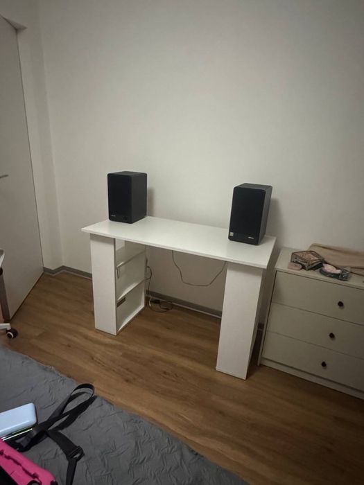 стіл письмовий невеликий