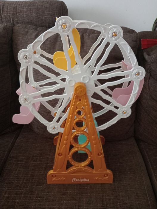 Roda gigante das Barriguitas que dá música