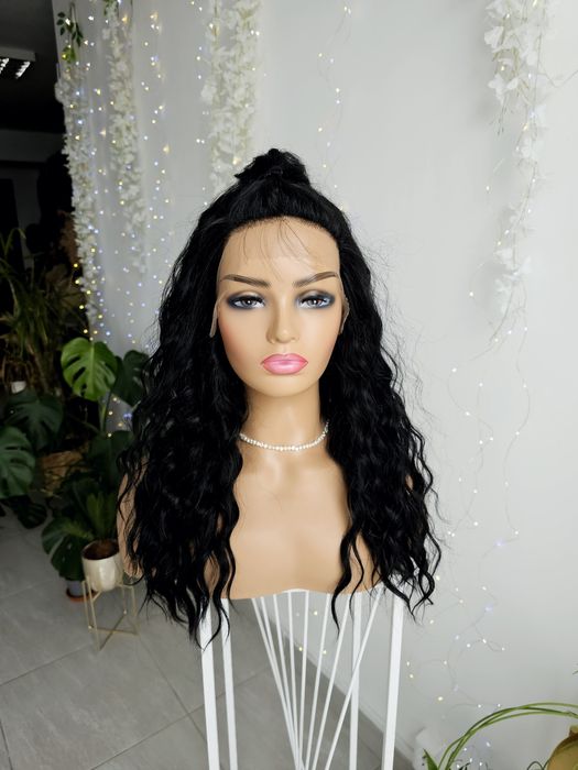 Peruka Iga premium lacefront czarna naturlany efekt fale loki