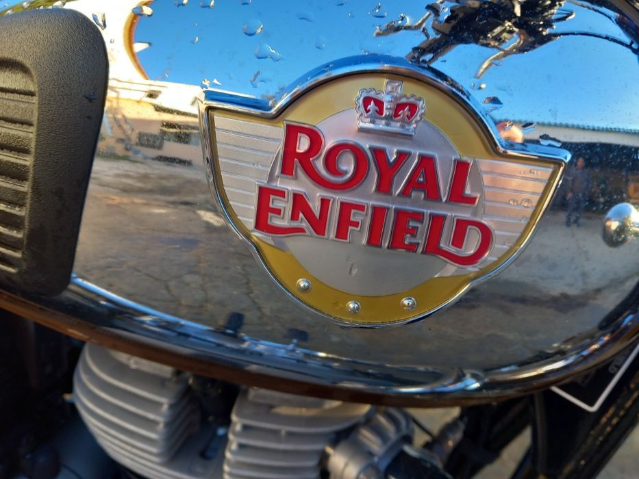 Royal Enfield 2023 – 1.200 km – Excelente  2 bancos de oferta