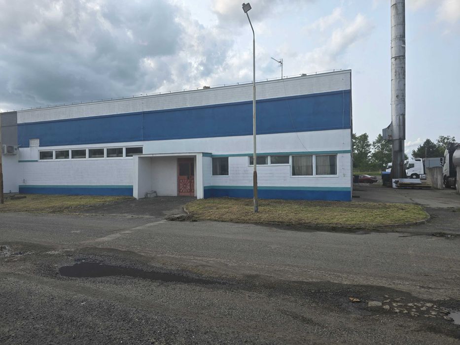 Hala magazyn z socjalem i parkingiem