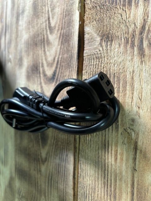 Кабелі живлення.