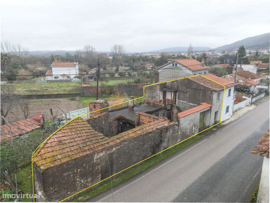 Moradia T2 para reabilitar na Lousã