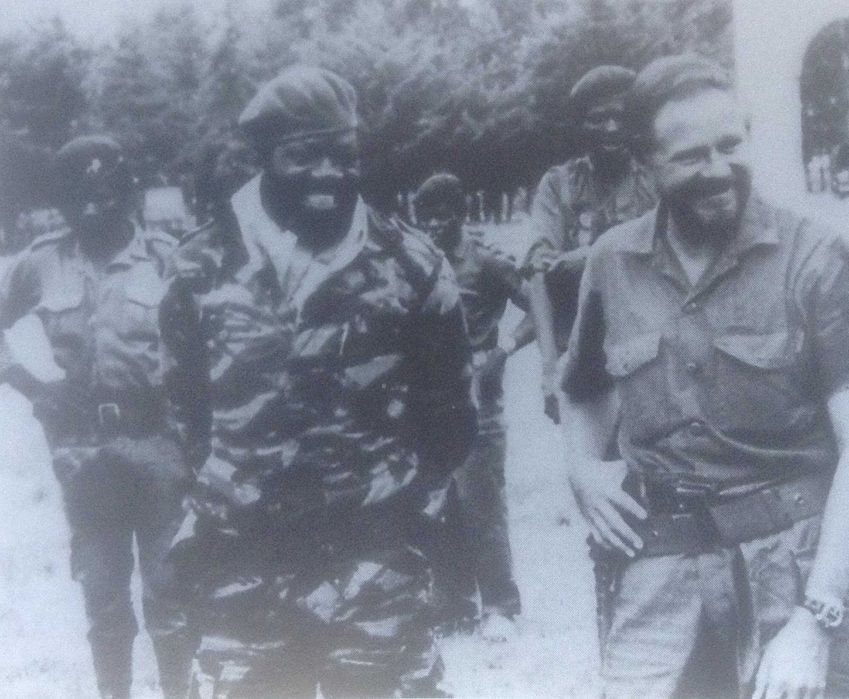 WAR IN ANGOLA, by Al J. Venter (1992) - MUITO RARO