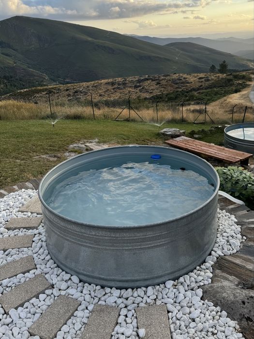 Piscina de metal / latão da marca Tankkd