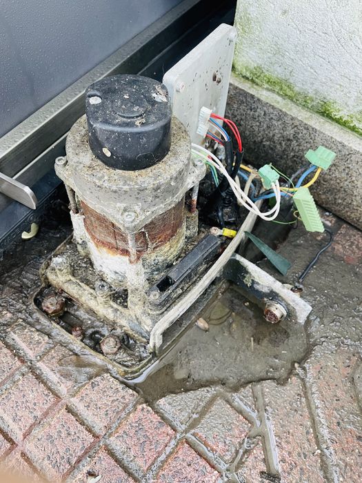 Automatismos em portas secionadas e portões