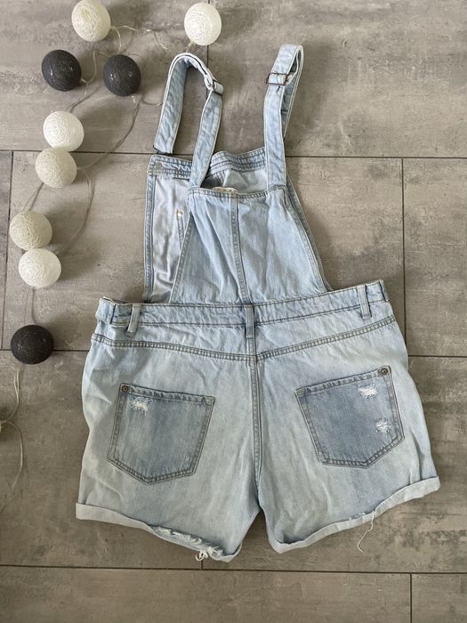 Jeansowe ogrodniczki z Bershka, rozm. L