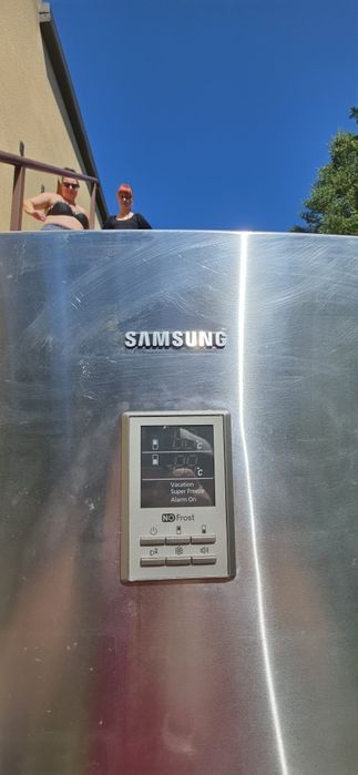 Lodówka Samsung uszkodzona
