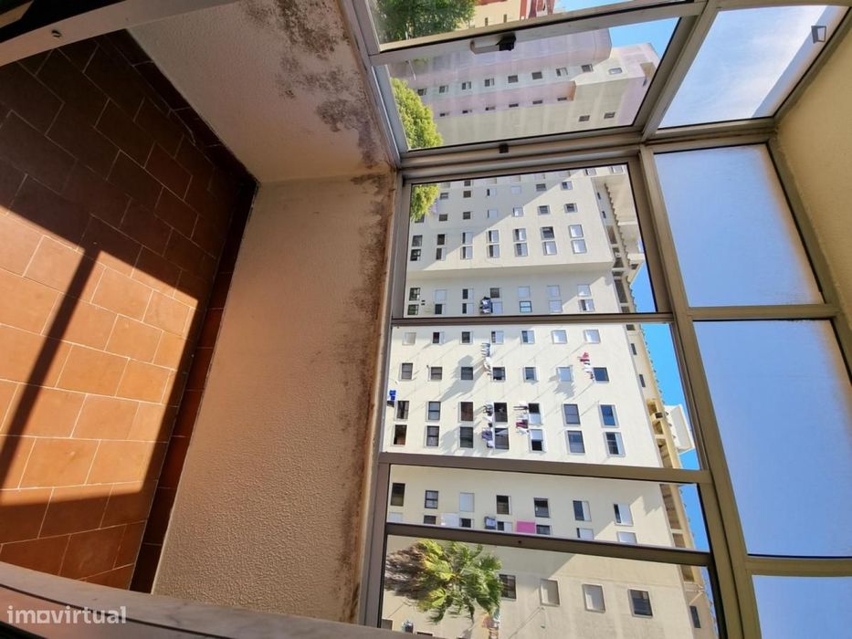 Quarto - localizado em Amadora Lisbon