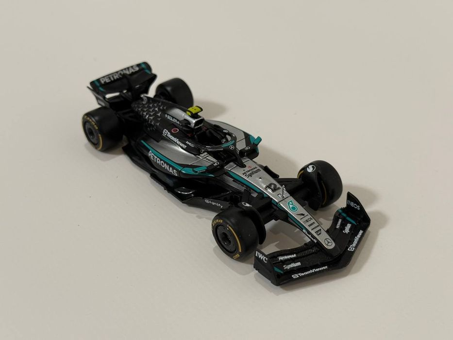 Моделі Bburago F1 Mercedes-AMG W16 2025 (#12)