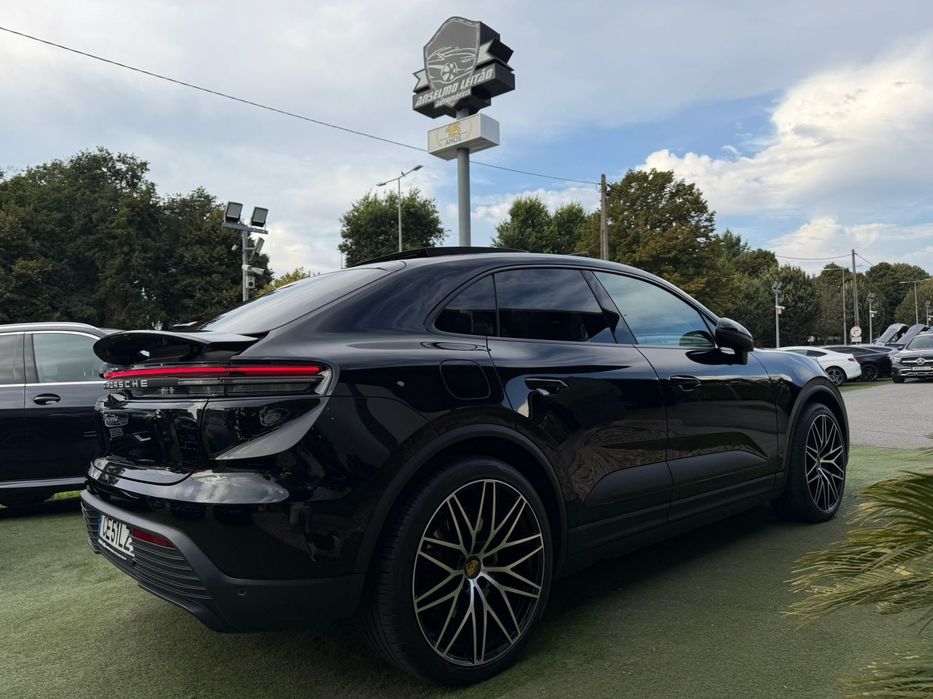 Porsche Macan Electric 4