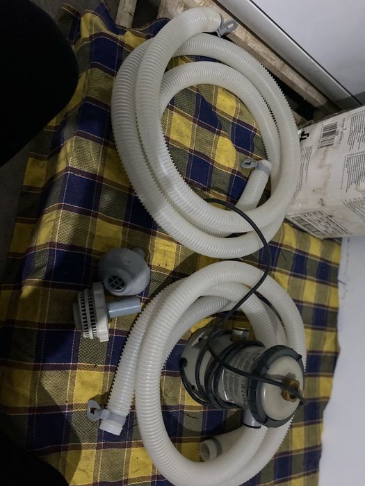 Piscina e bomba em bom estado