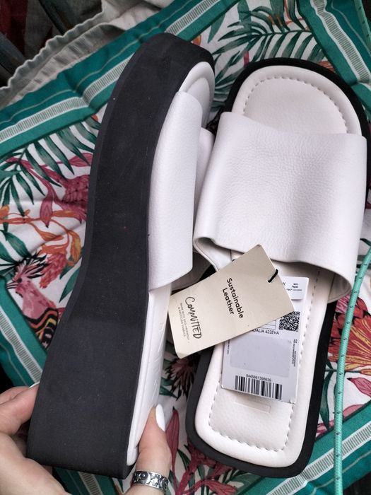 Skórzane klapki mule na platformie Mango premium