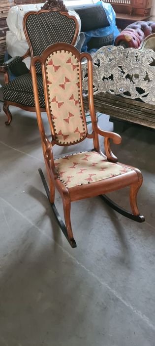 Fotel bujany dla dzieci – unikatowy antyk