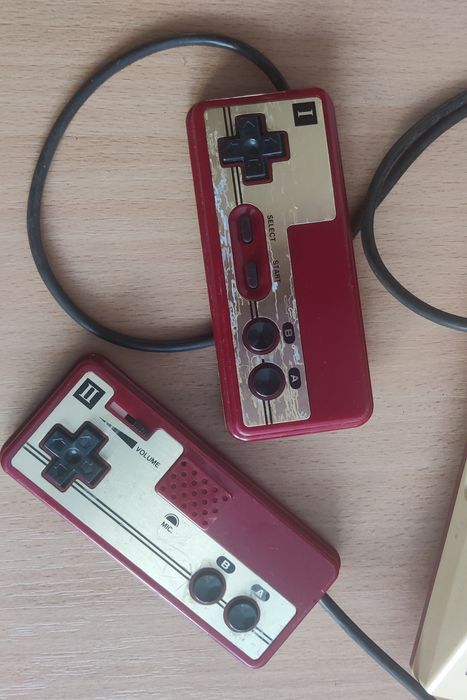Продам Nintendo Family Computer (Famicom)  японська ретро-консоль