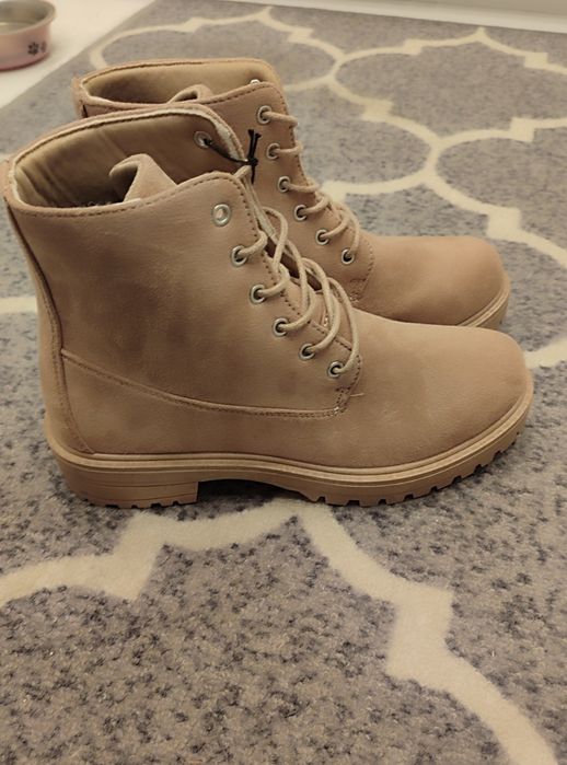 Botki beżowe nowe sznurowane