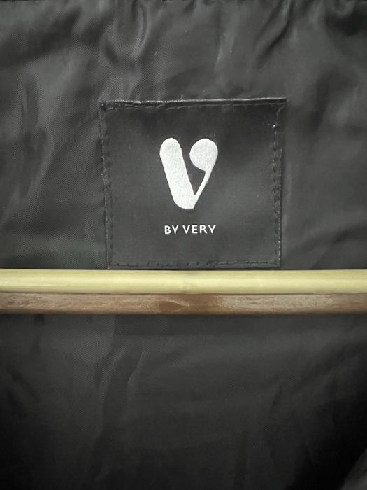 Тепла подовжена жіноча жилетка By Very