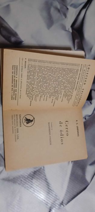 Livro _Cerco de Ódio_ de R.C. Lindsmall