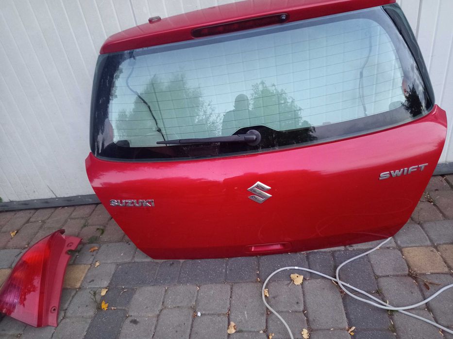klapa tylna suzuki Swift mk6 czerwony zck